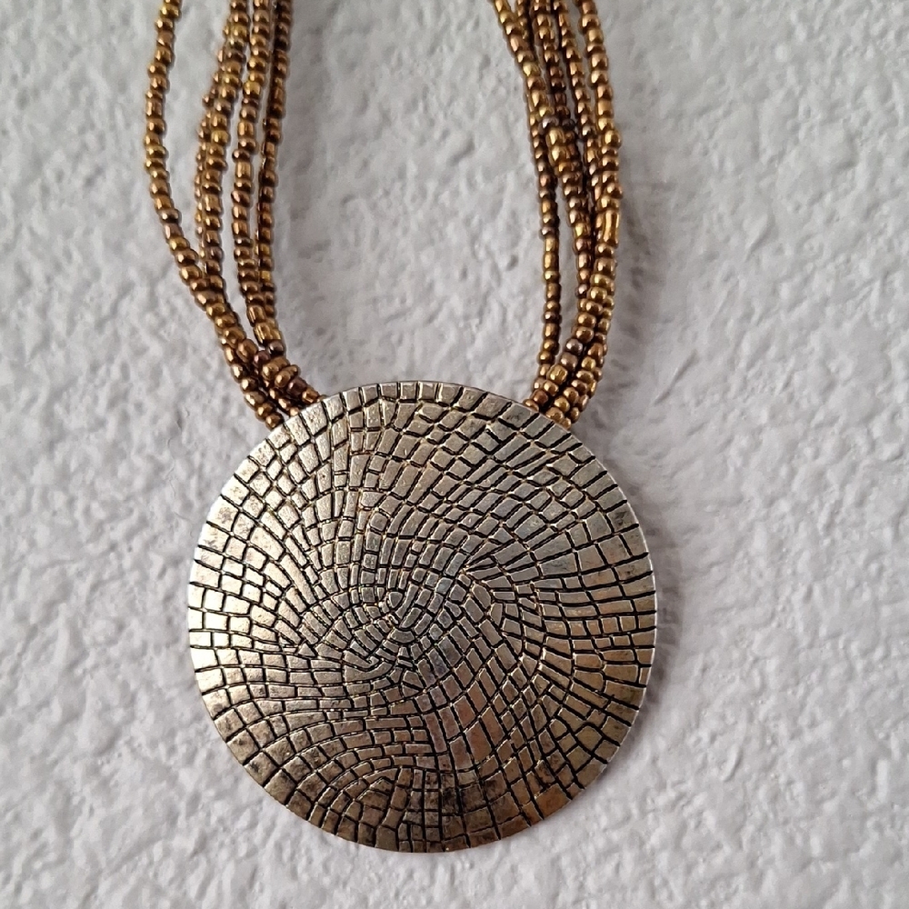 Elegant Gold Necklace with Textured Pendant